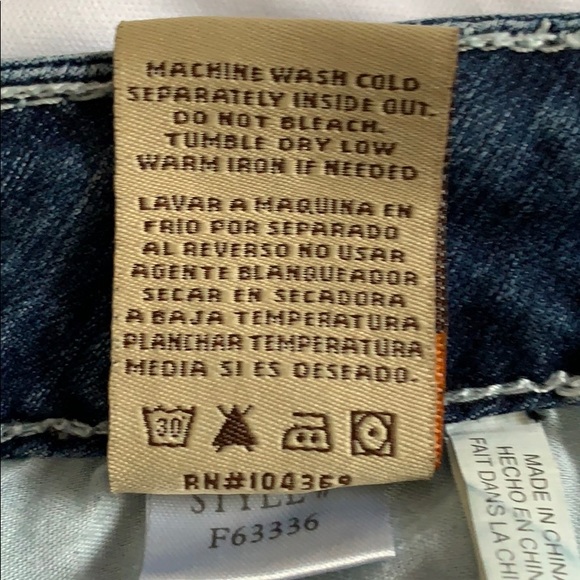 YMI Jeans - Capris or High Rise w/ Rhinestones EUC - Picture 8 of 8